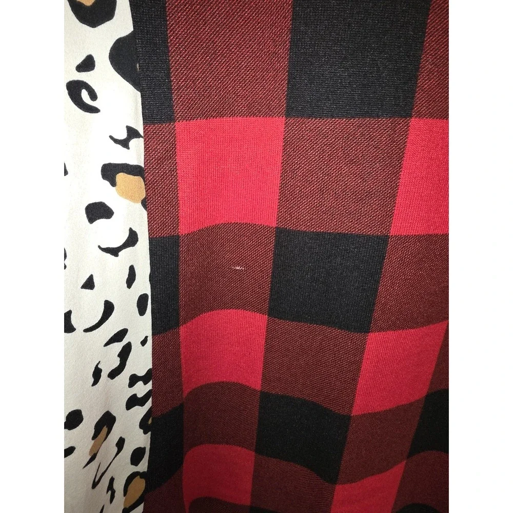 🟥 Sunshine & Rodeos Buffalo Plaid Leopard Sleeve Top S GUC 🎀‎ Cozy Trendy Mix